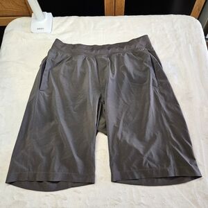 Lululemon T.H.E The Short Mens Gray/Charcoal Athletic Gym Shorts Sz L